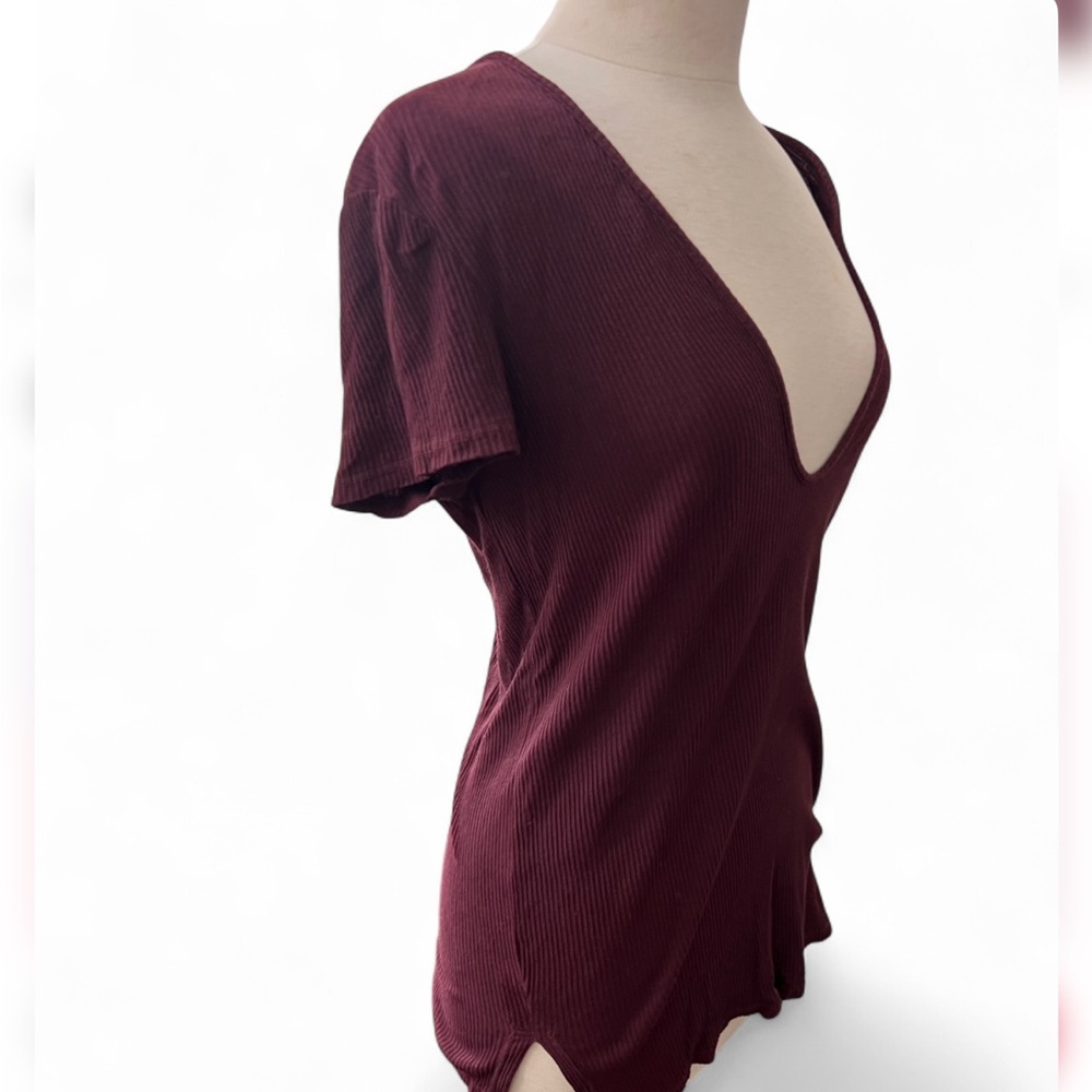 Free People Burgundy Ribbed Deep V-Neck Short Sleeve Top - Medium